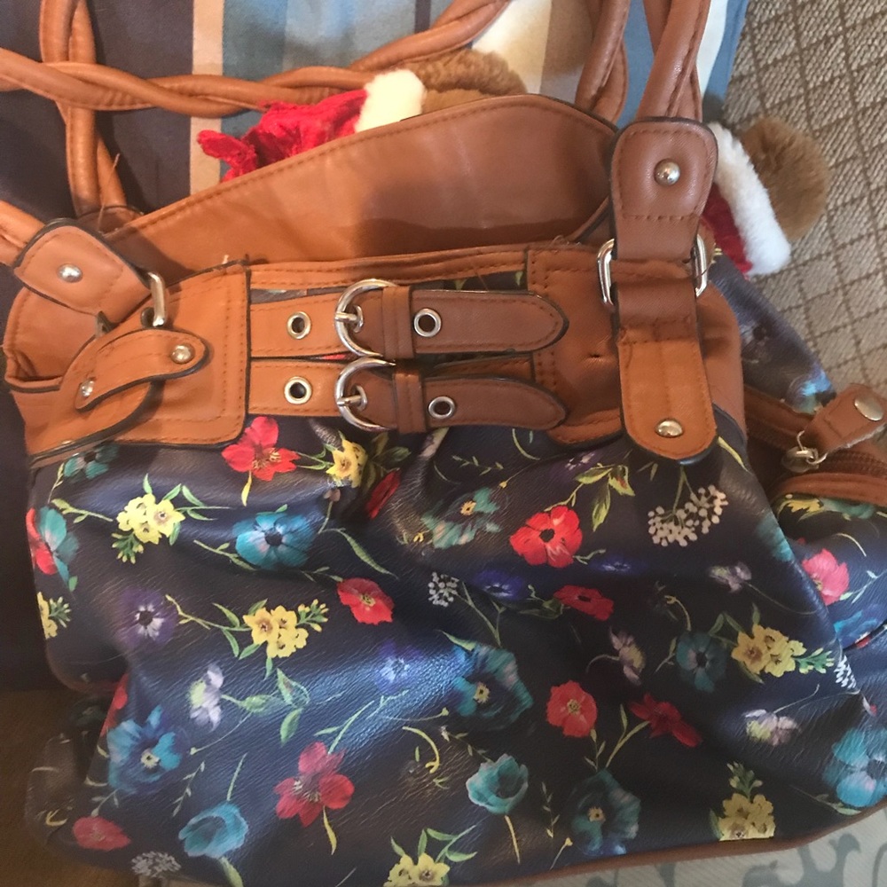 Purses - Picture 6 of 8